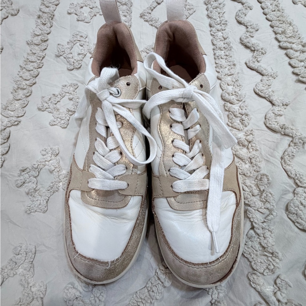 Yellow Box Neutral White and Beige Casual Sneakers